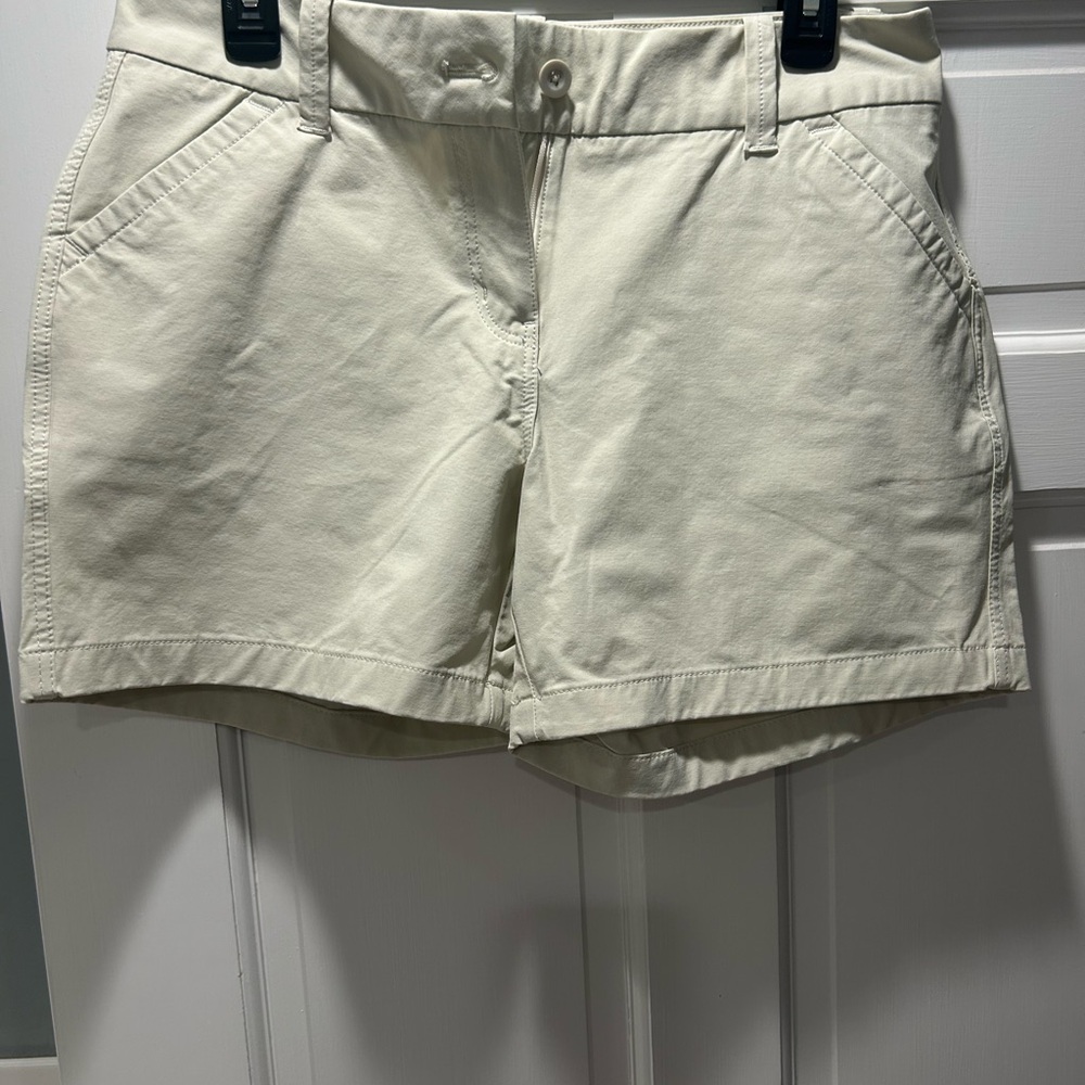 Vineyard Vines Women's Light Tan Shorts
